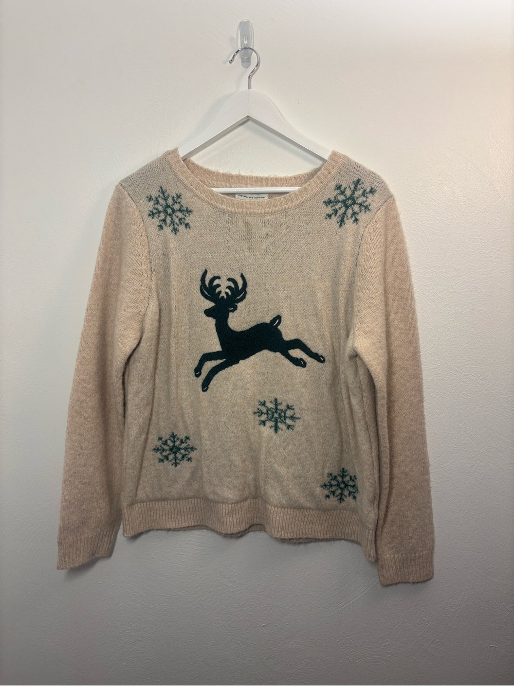 Cupcakes & Cashmere Holiday Crewneck Sweater with Green Reindeer Size XL
